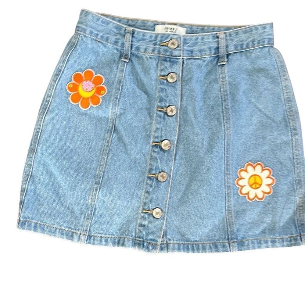 Forever 21 denim skirt with adorable flower patches. Size small.